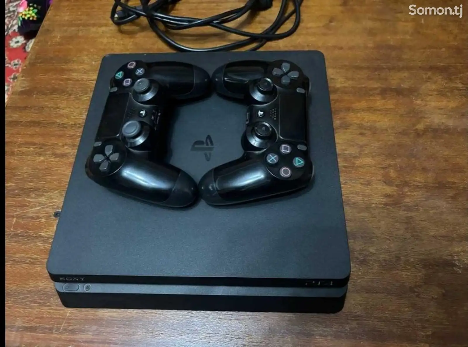 Игровая приставка Sony PlayStation 4