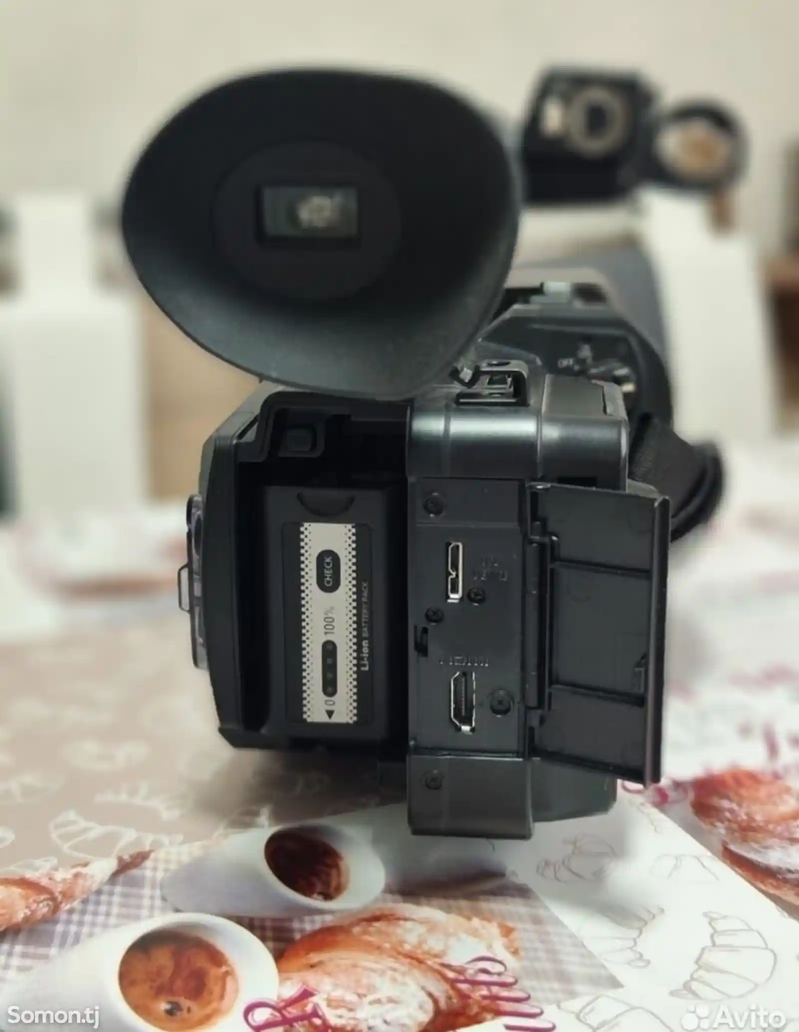 Профессиональная видеокамера с 4K FullHD-4