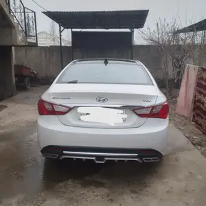 Hyundai Sonata, 2010