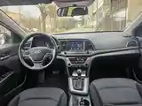 Hyundai Elantra, 2017-11