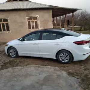 Hyundai Elantra, 2017