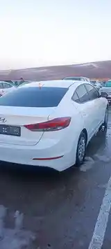 Hyundai Elantra, 2017-5