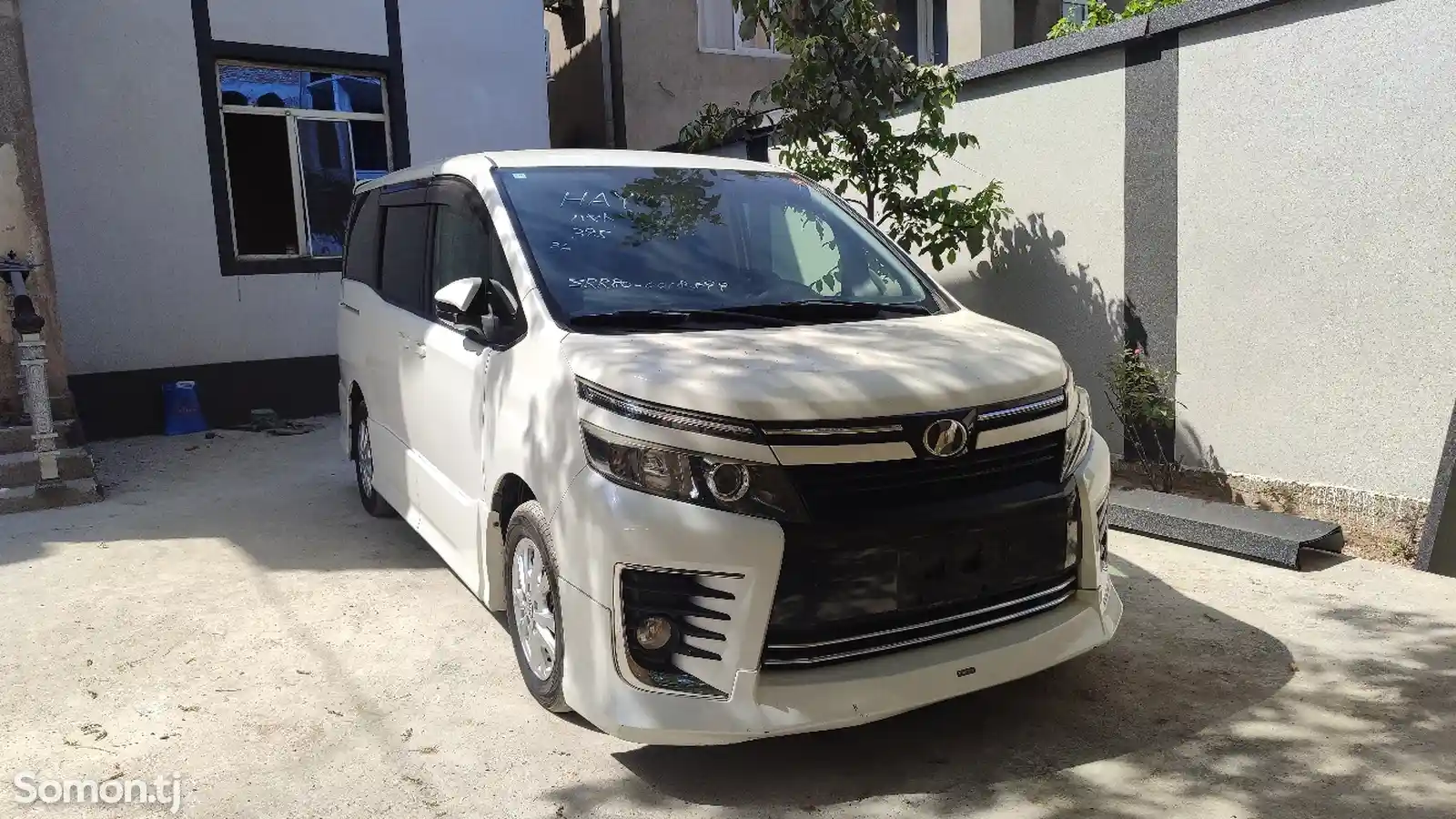 Toyota Voxy, 2014-4