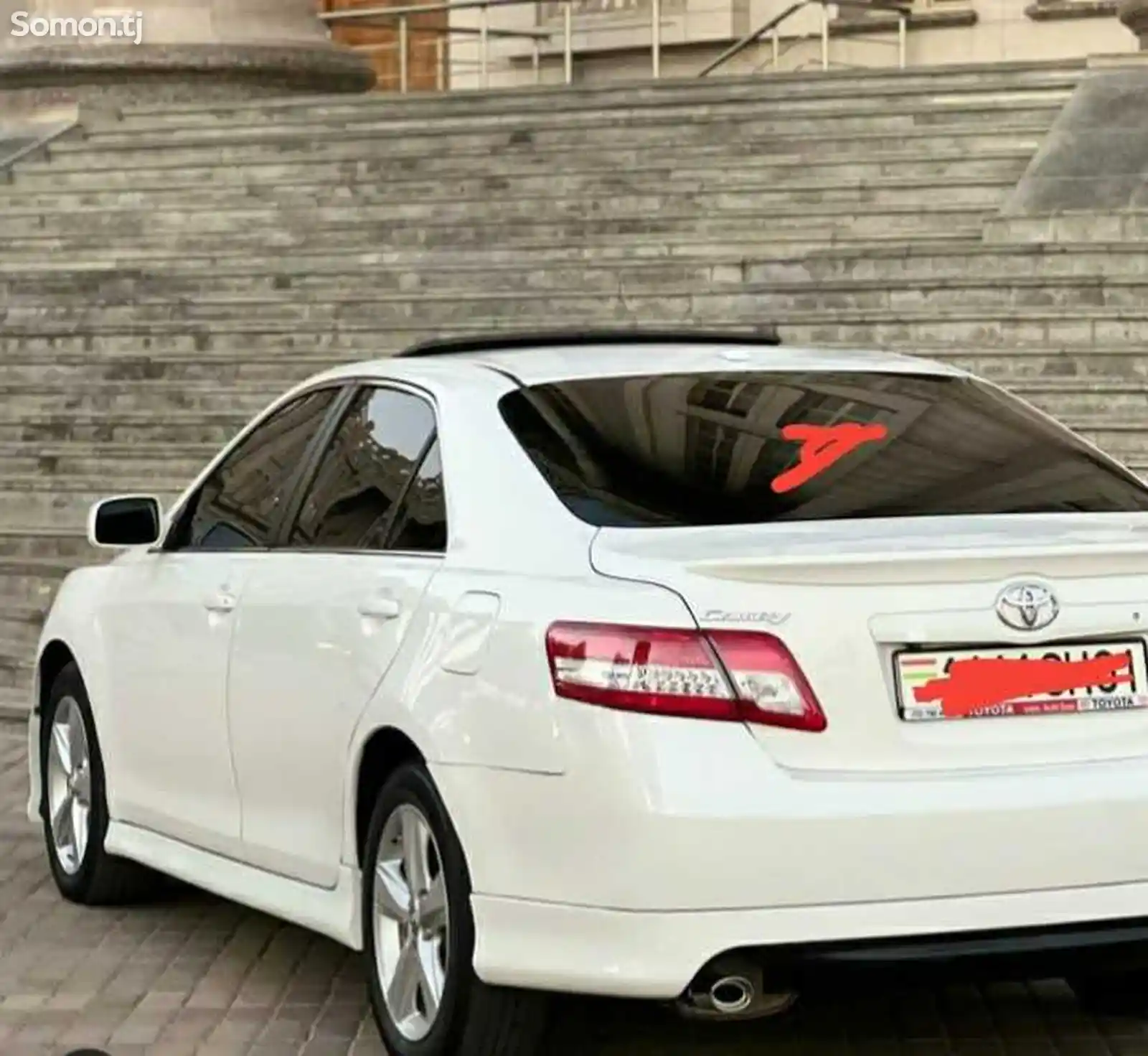 Заднее стекло на Toyota Camry 2