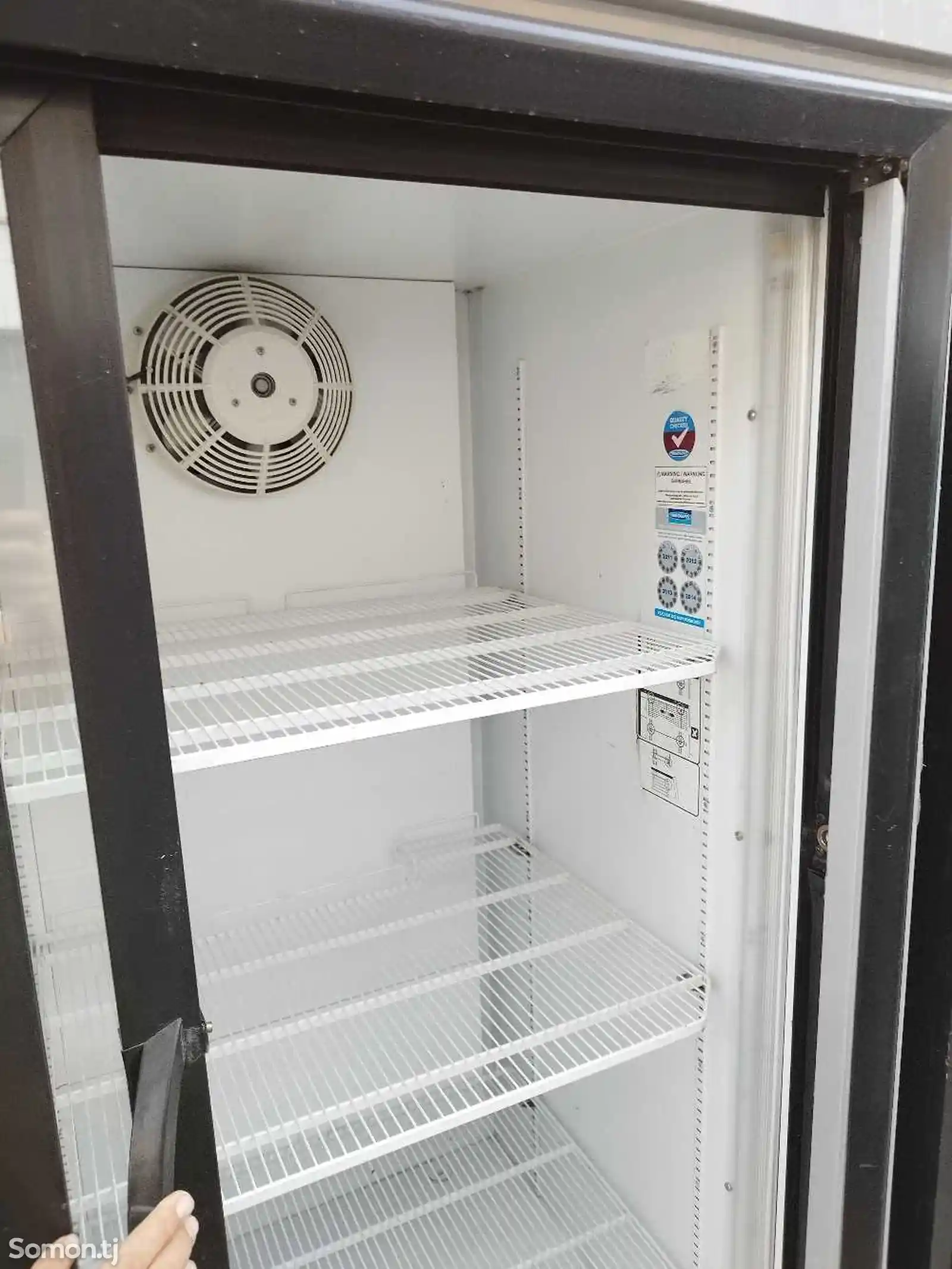 Холодильный шкаф FrigoGlass-8