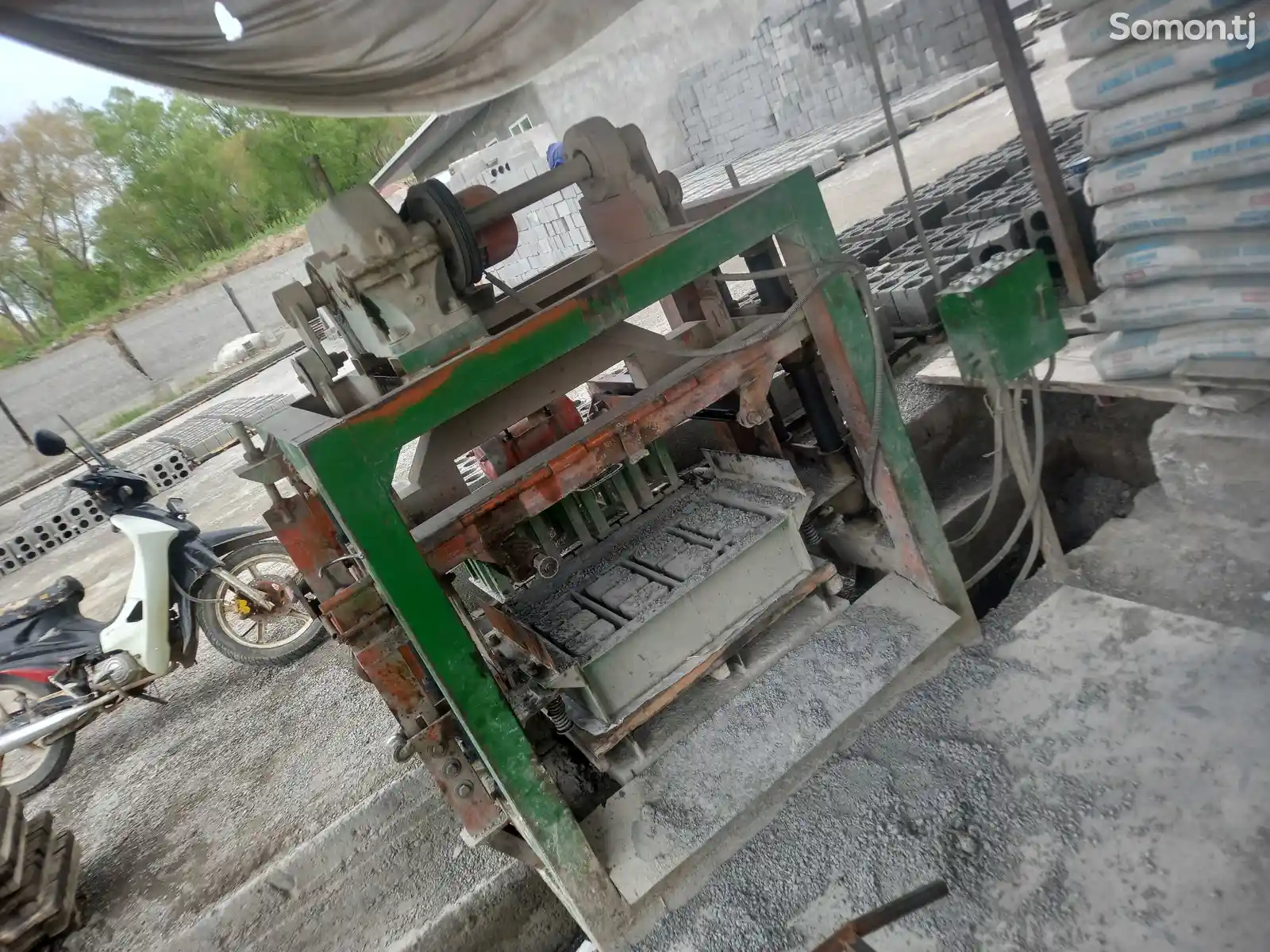 Аппарат для производство цементблоков-1