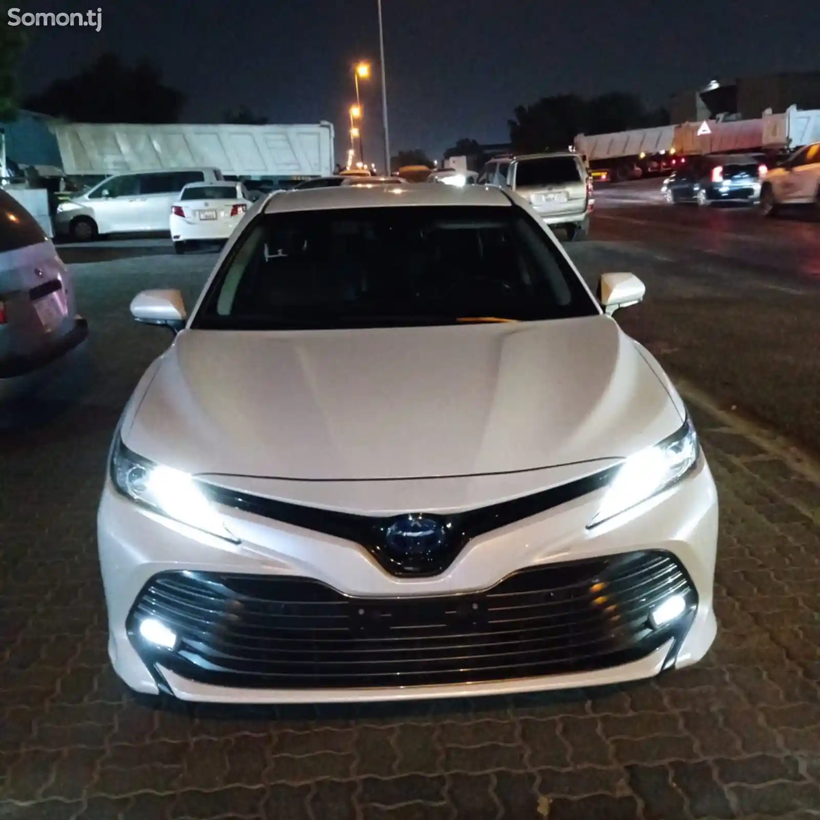 Toyota Camry, 2018-1