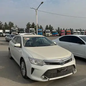 Toyota Camry, 2016