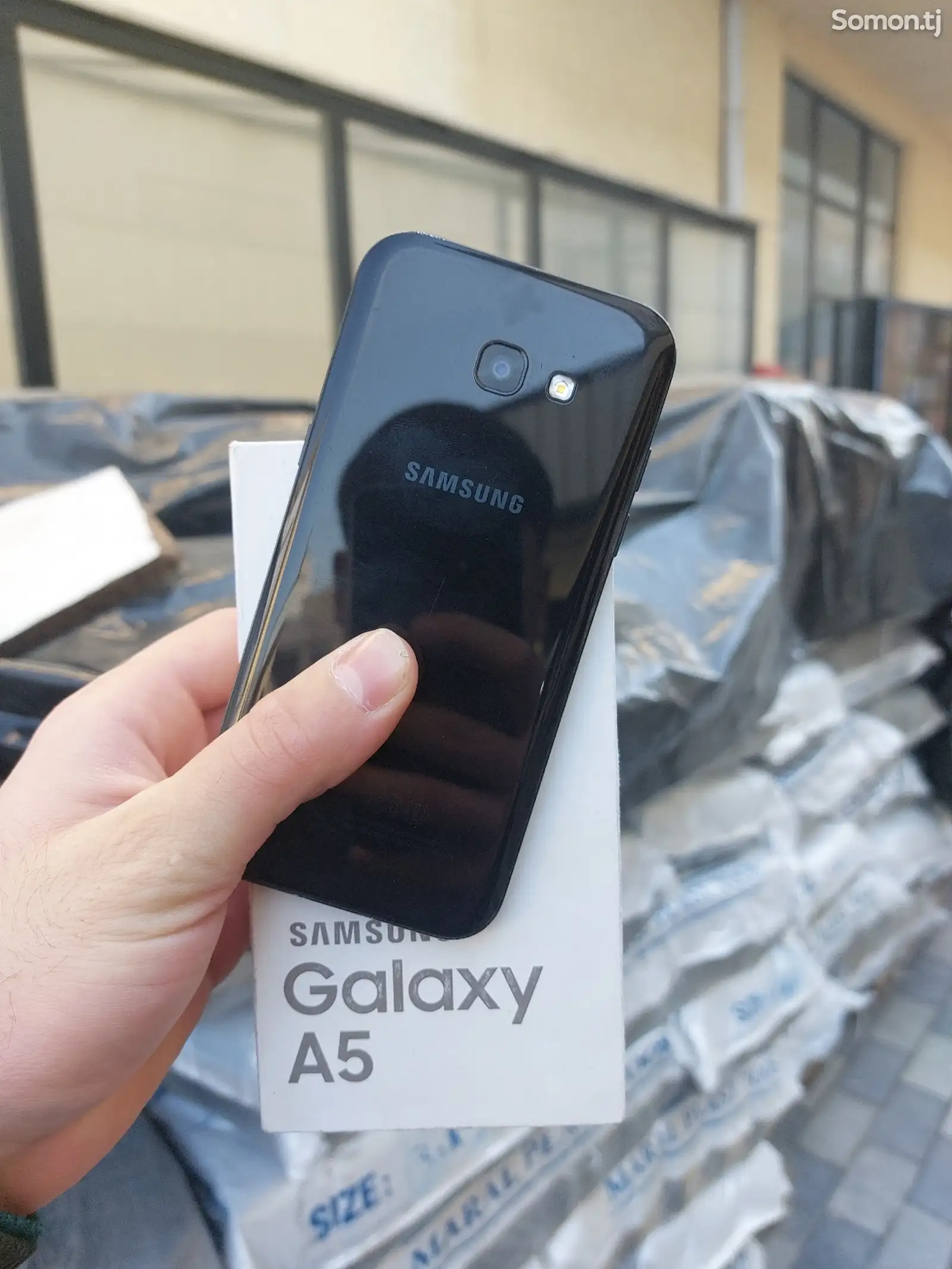 Samsung Galaxy A5 2017-1