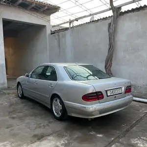 Mercedes-Benz E class, 2000