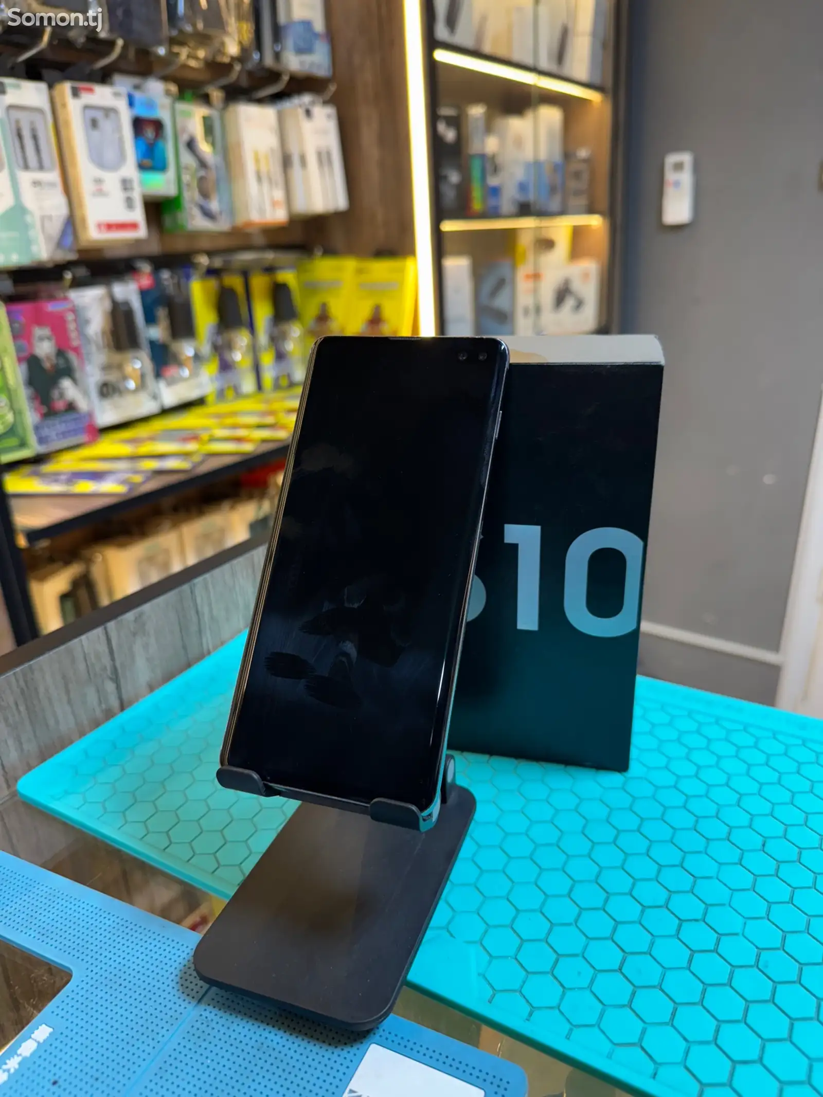 Samsung Galaxy S10 Plus-1