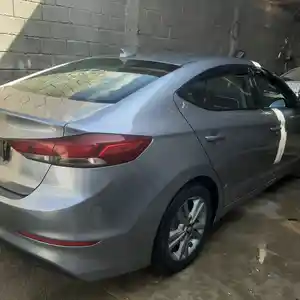 Hyundai Elantra, 2017