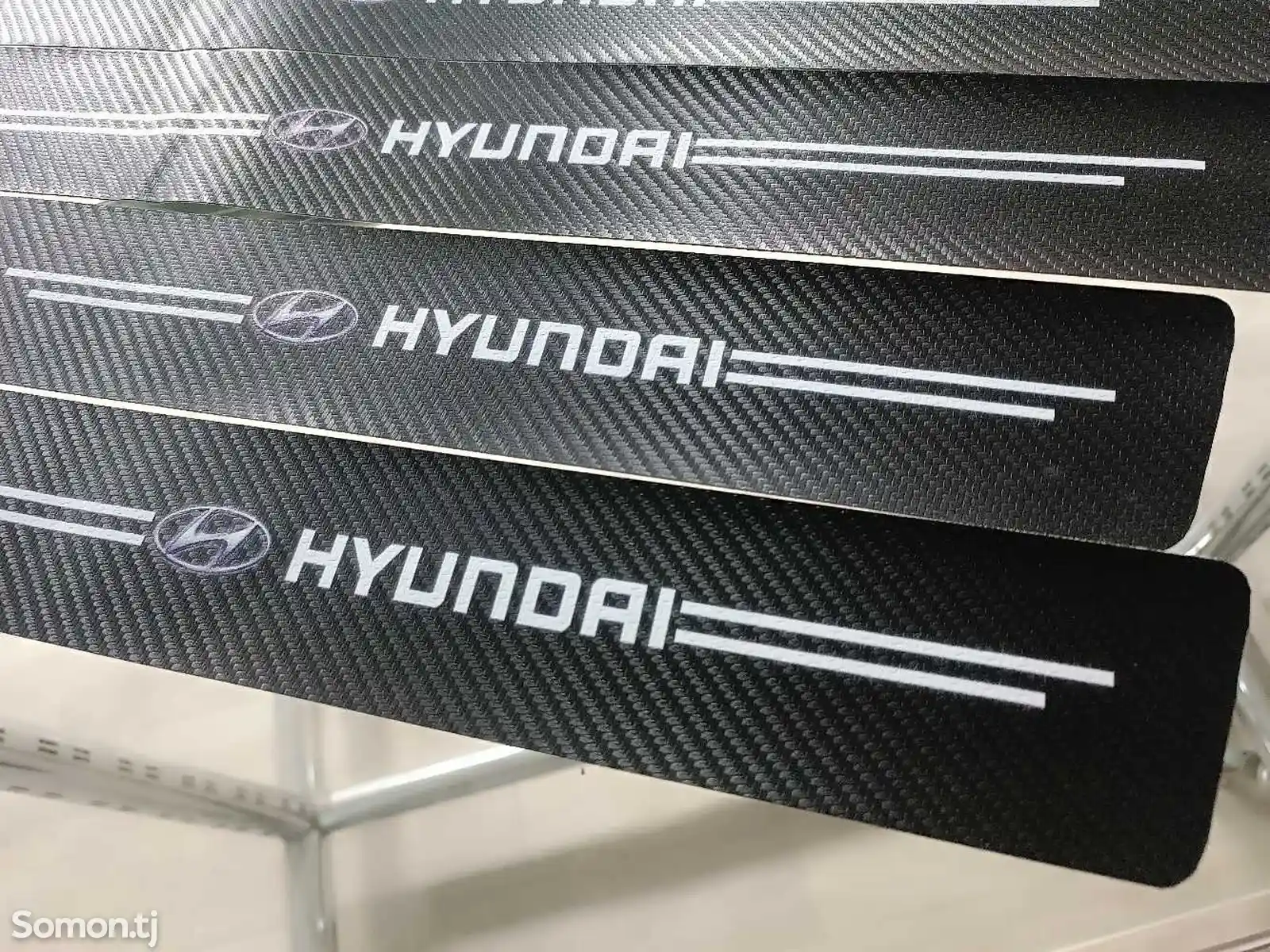 Защитные наклейки на пороги Hyundai-2