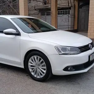 Volkswagen Jetta, 2011