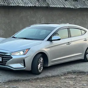 Hyundai Elantra, 2019