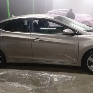 Hyundai Elantra, 2012