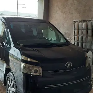 Toyota Voxy, 2009