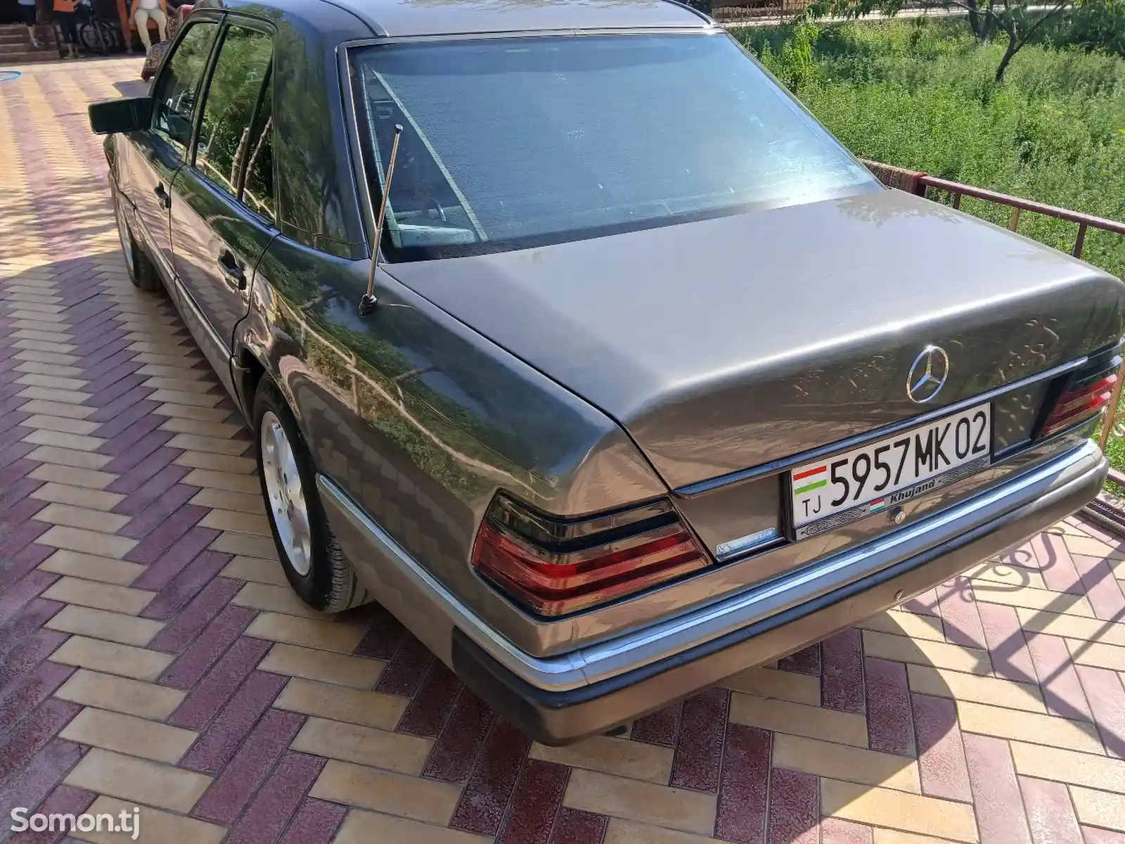 Mercedes-Benz W124, 1990-1