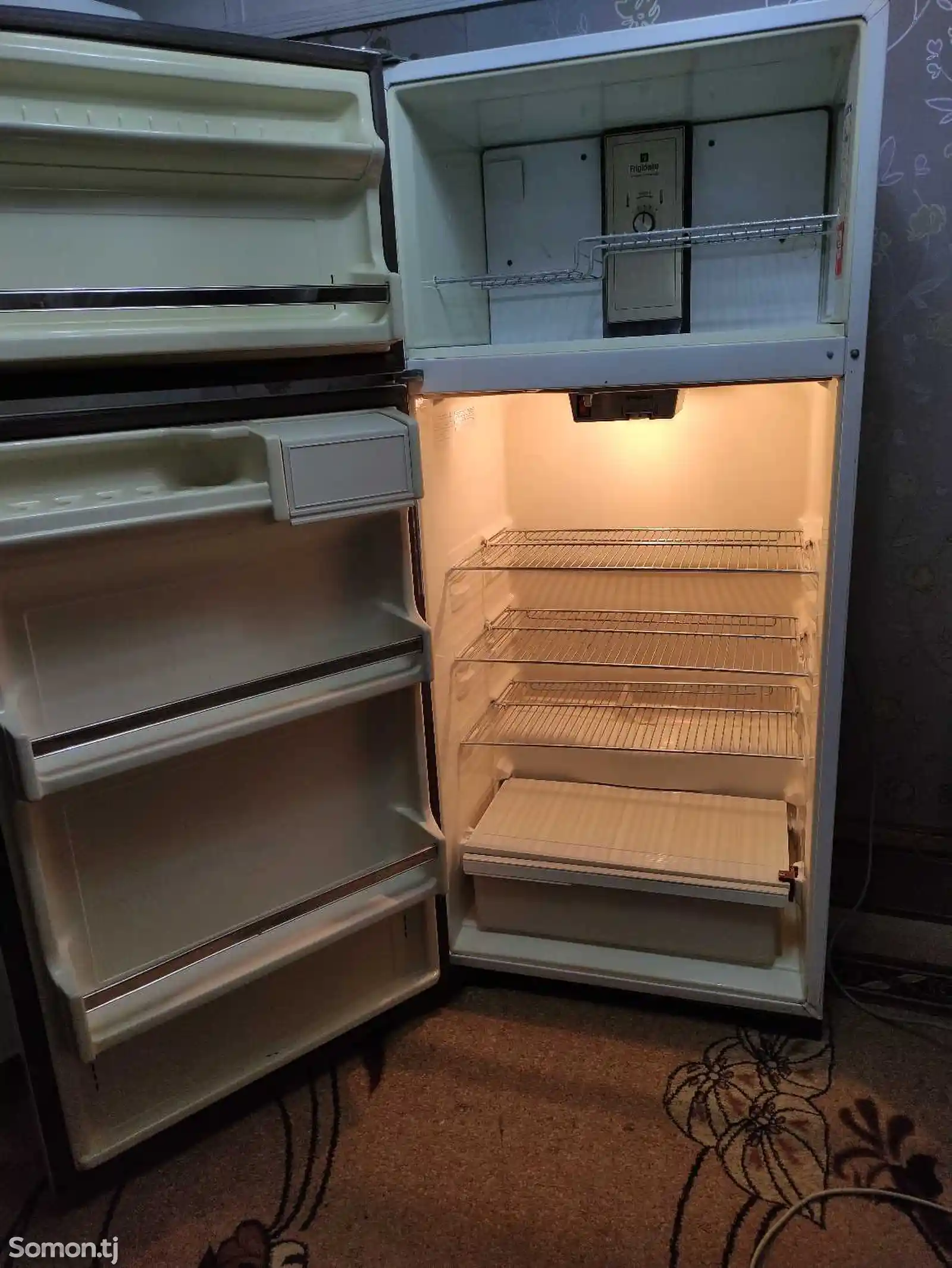 Холодильник Frigidaire-3