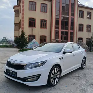 Kia K5, 2011