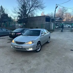 Toyota Camry, 2004