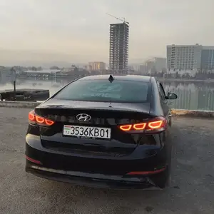 Hyundai Elantra, 2017