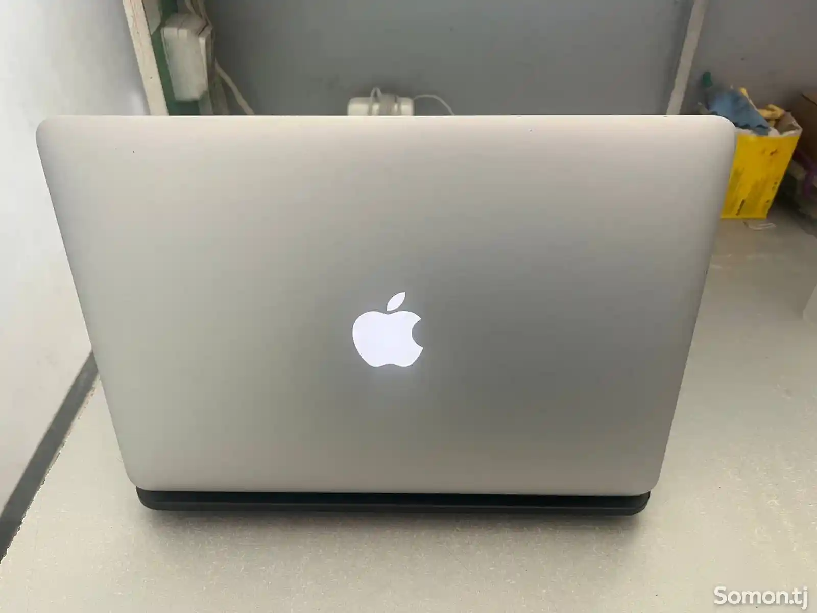 Ноутбук MacBook-1