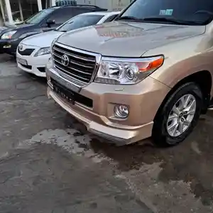 Лобовое стекло на Toyota Land Cruiser FJ200 2013