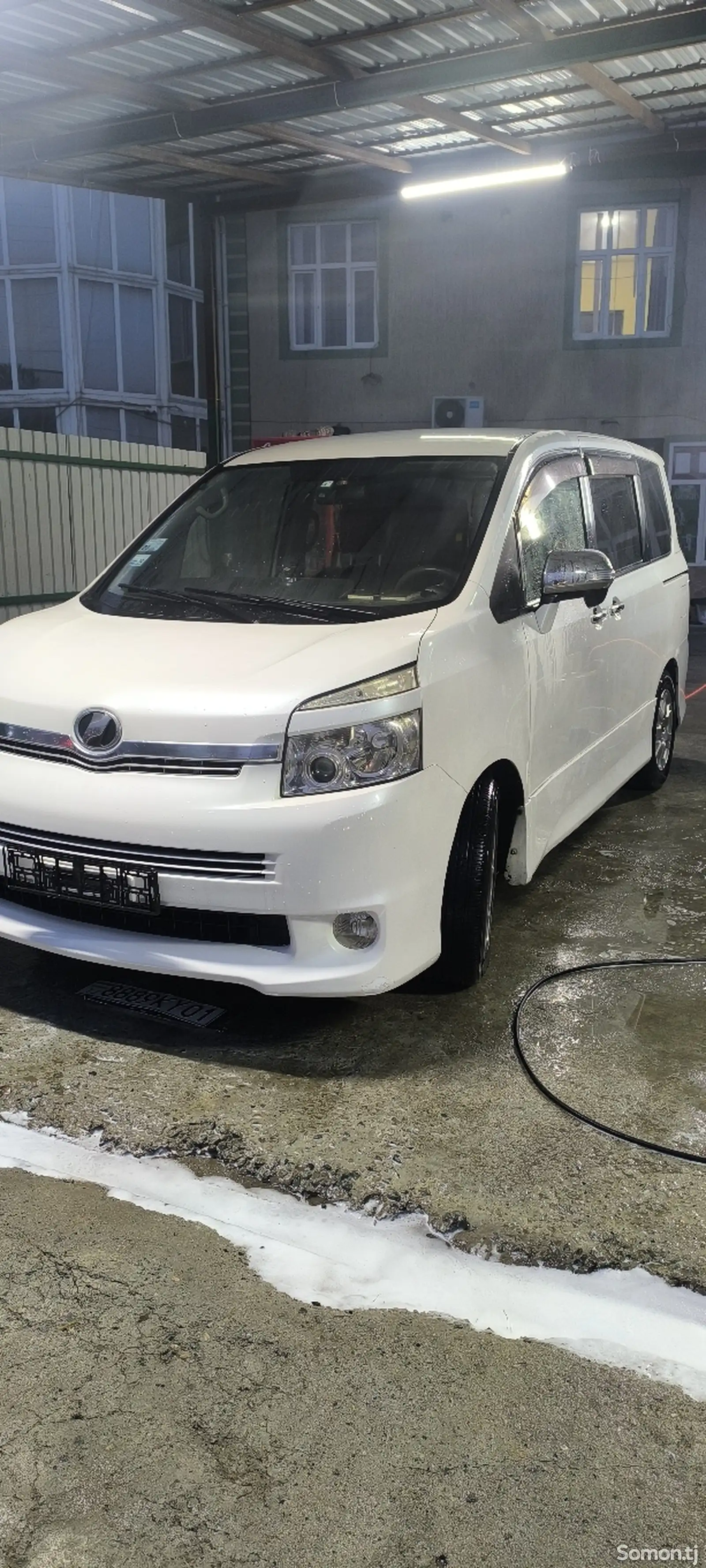 Toyota Voxy, 2010-8