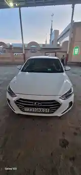 Hyundai Elantra, 2017-4