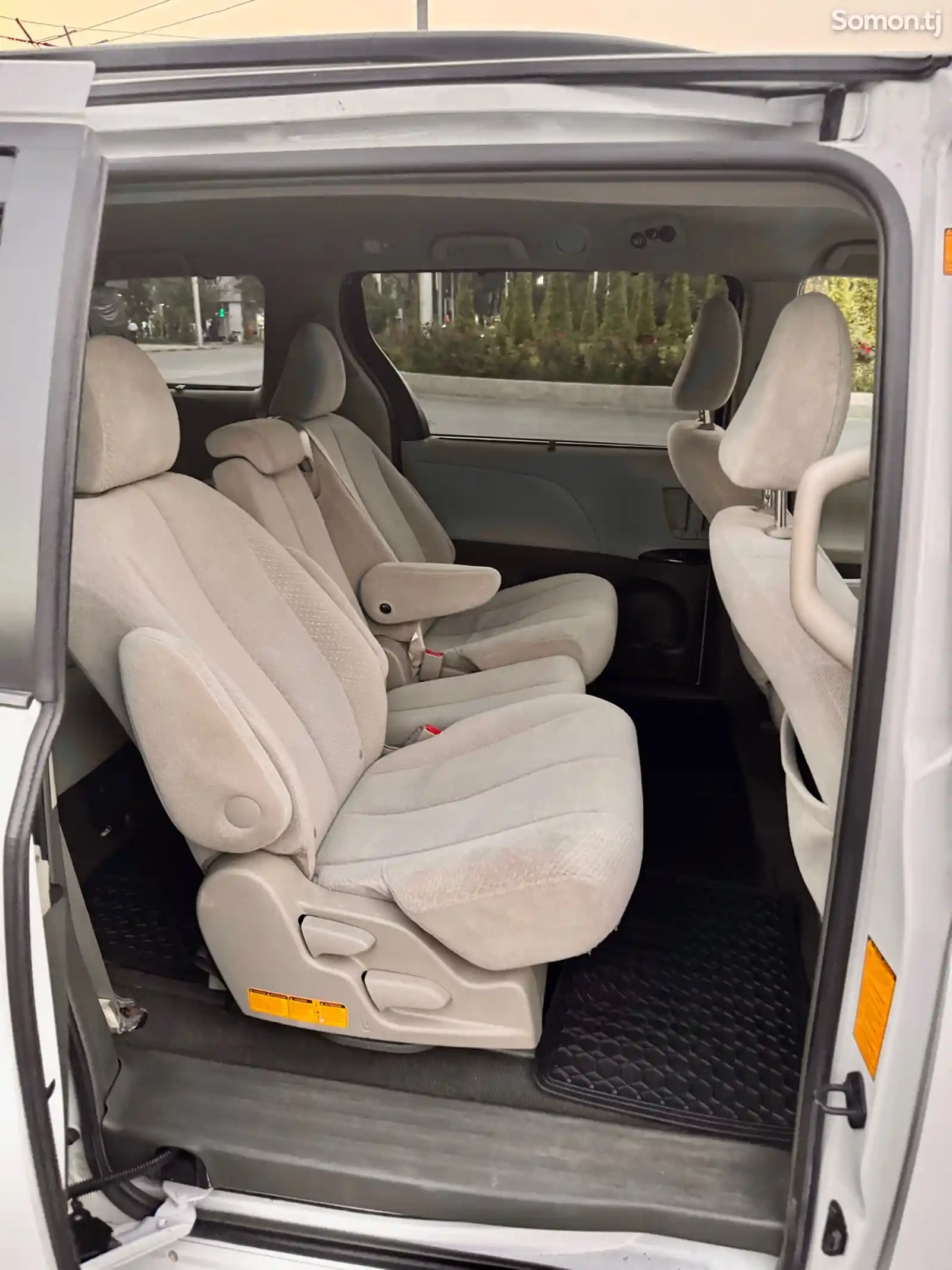 Toyota Sienna, 2011-7