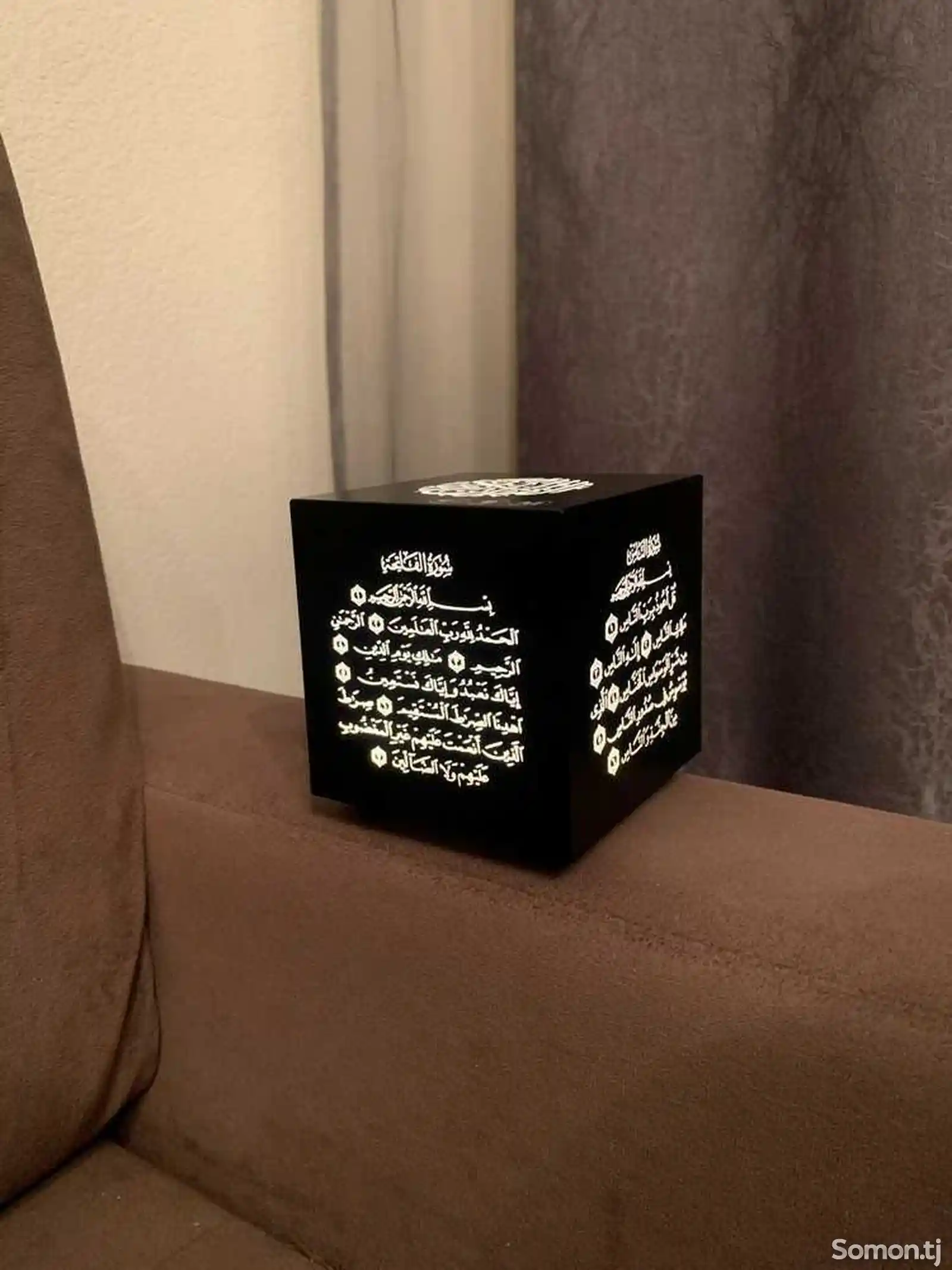 Лампа Куб читающая Коран-1