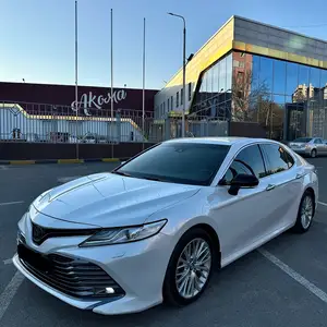 Toyota Camry, 2018