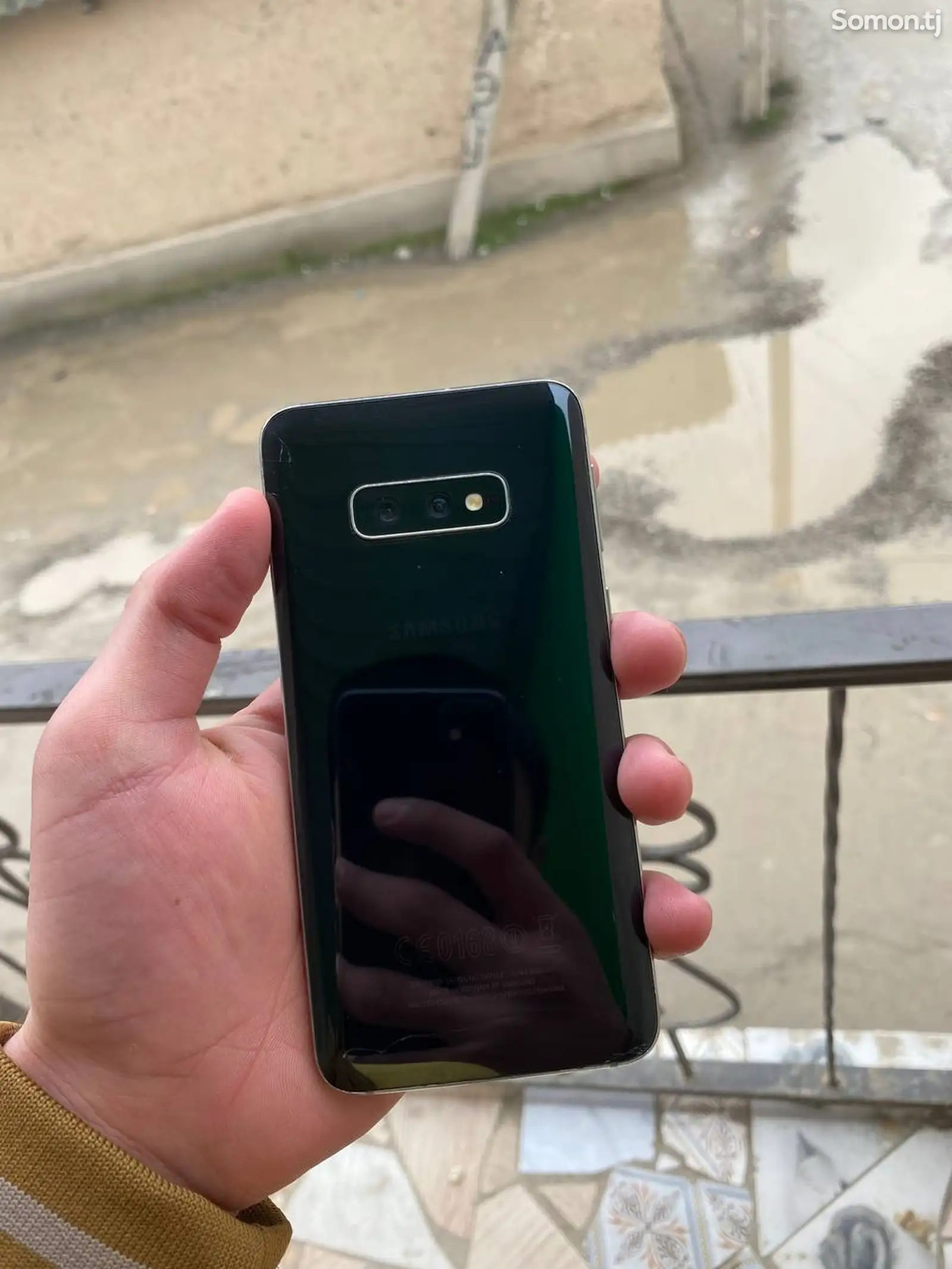 Samsung Galaxy s10e-1