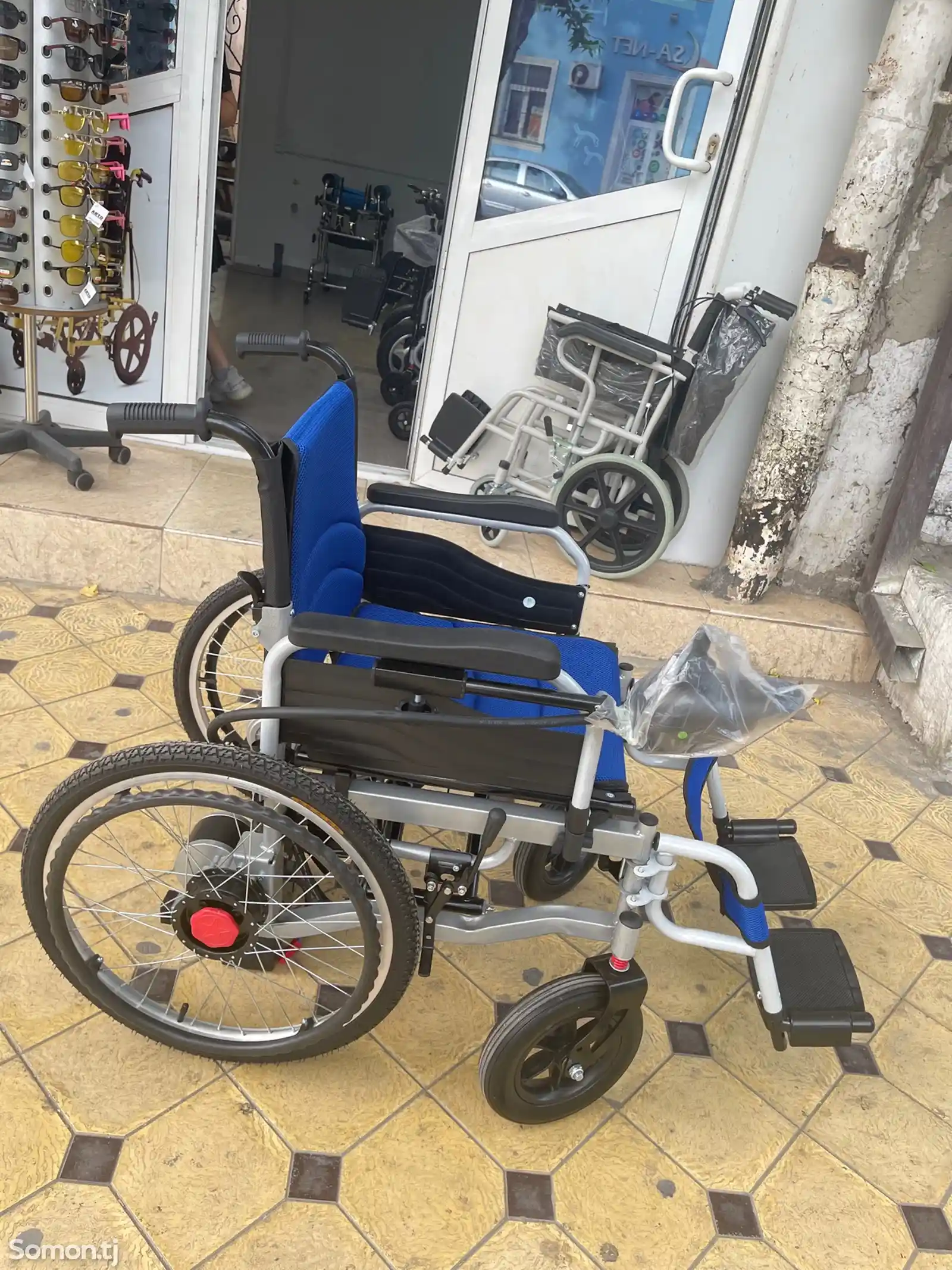 Электронная инвалидная коляска-3