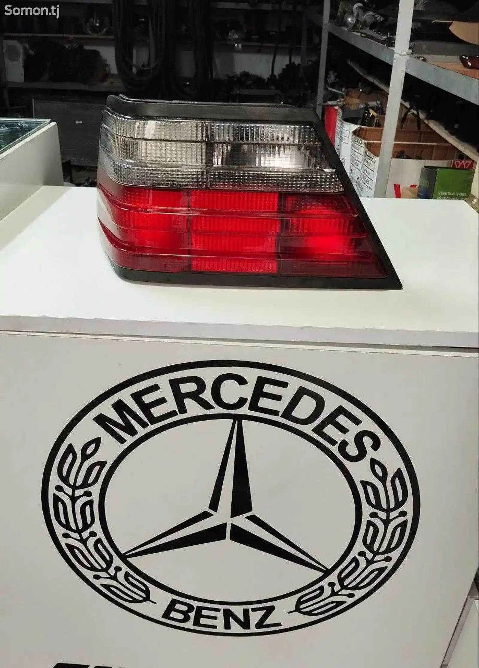 Задняя фара от Mercedes Benz