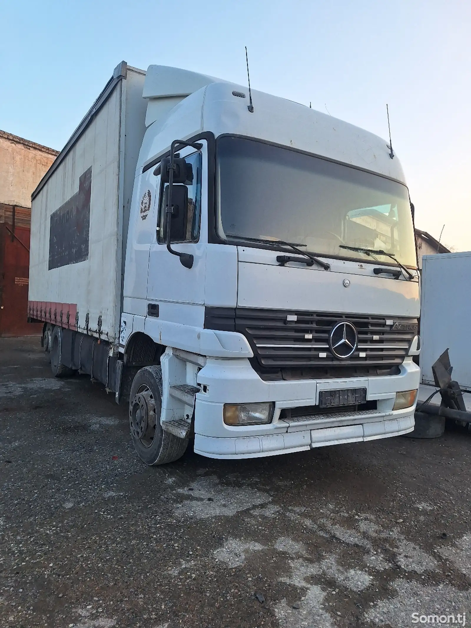 Бортовой грузовик Mercedes-Benz Actros 2535-1