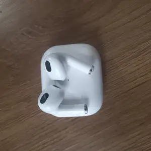 Наушники AirPods