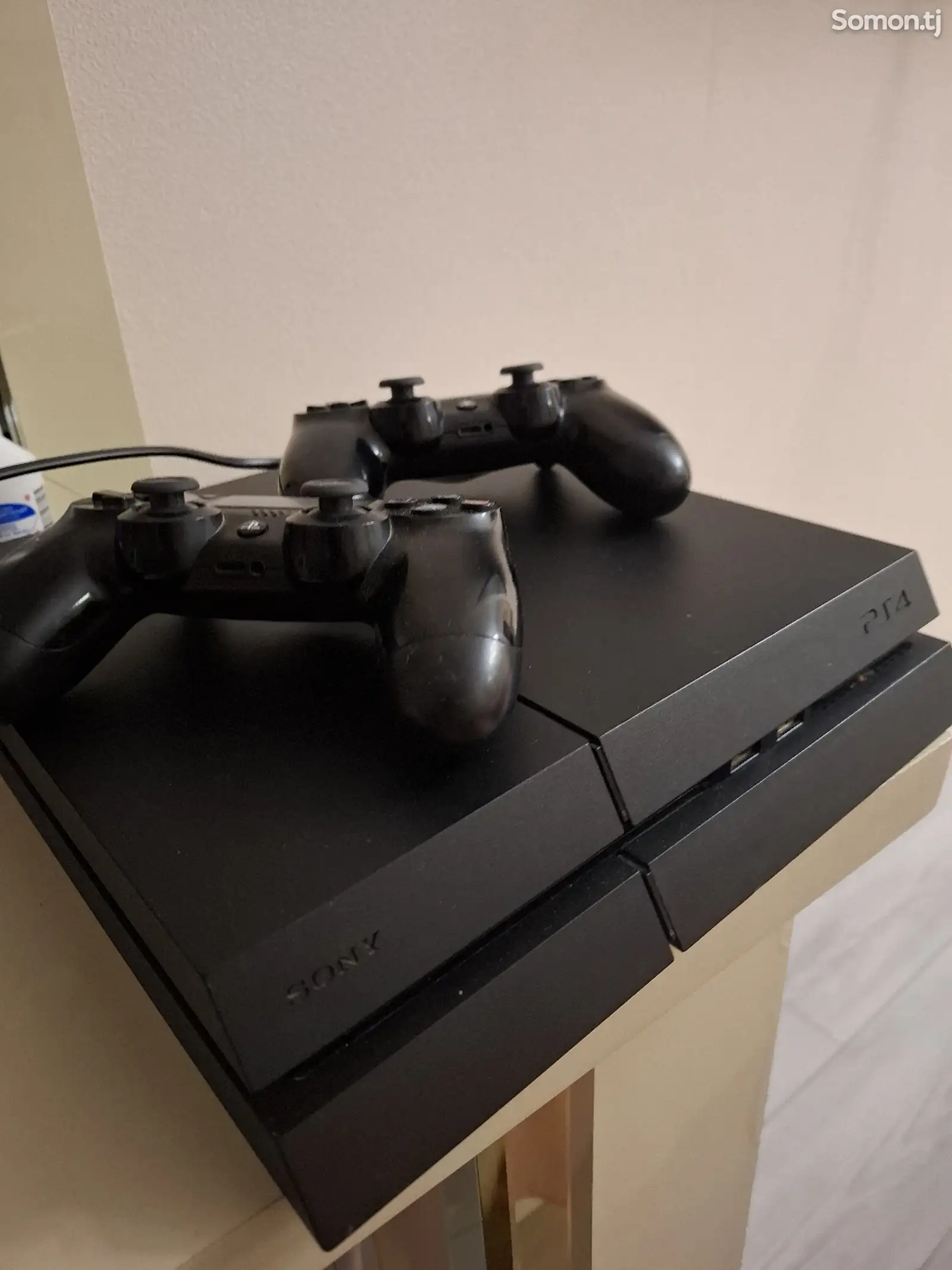 Игровая приставка Sony PlayStation 4, 2 джойстика