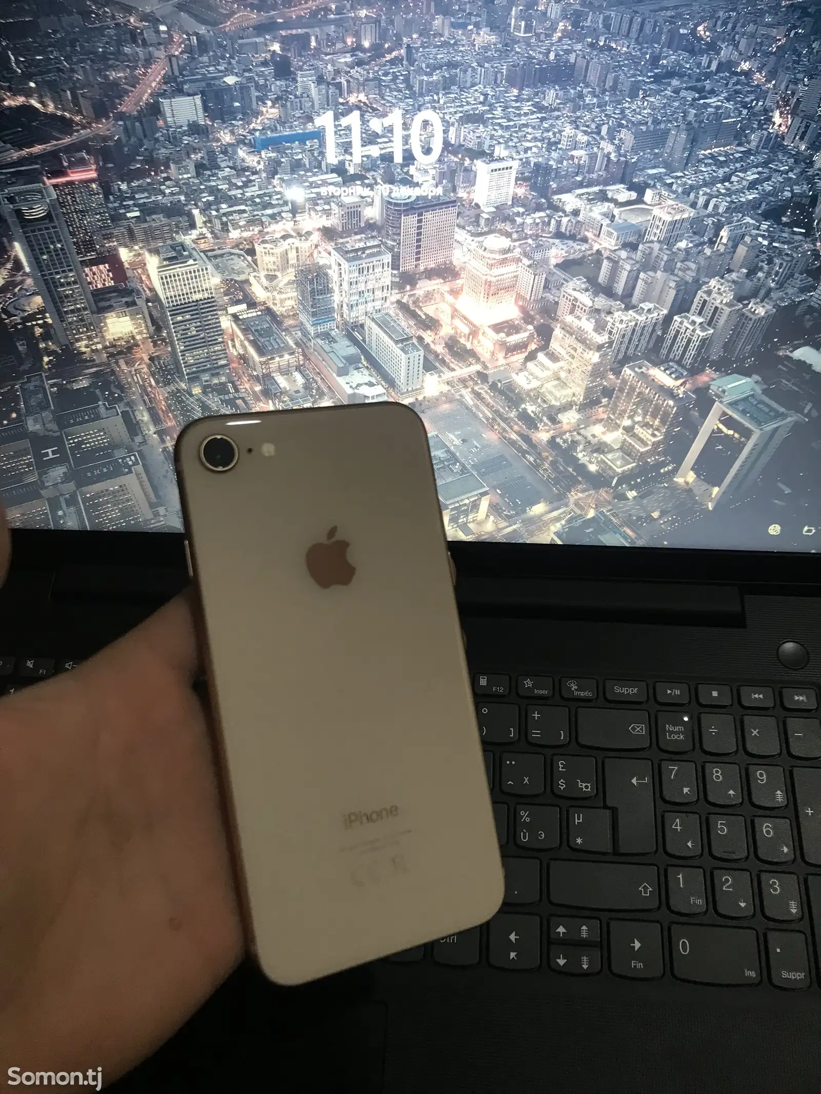 Apple iPhone 8, 64 gb, Gold-1