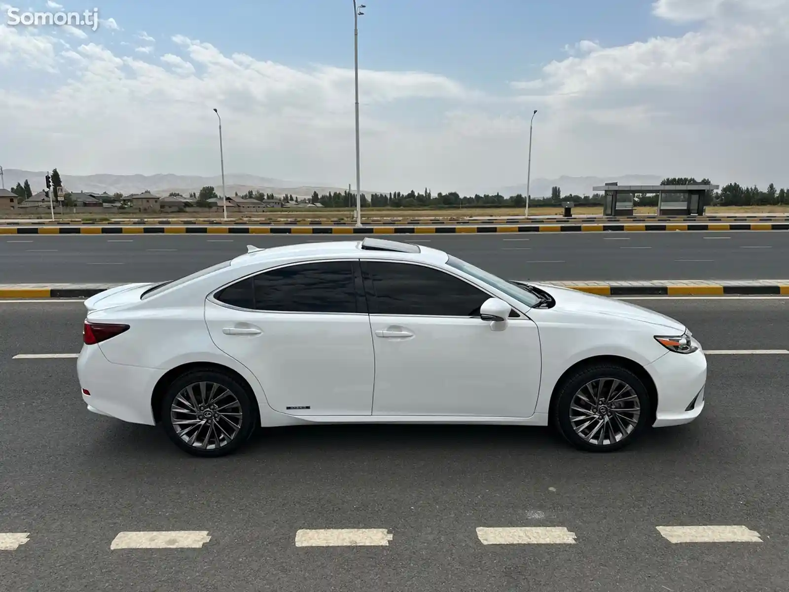 Lexus ES series, 2014-8