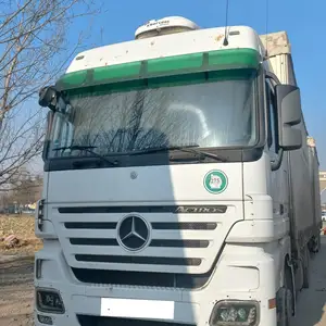 Контейнеровоз Mercedes Benz Actros, 2008