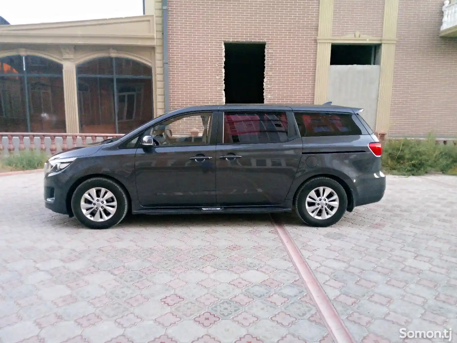 Kia Carnival, 2015-16