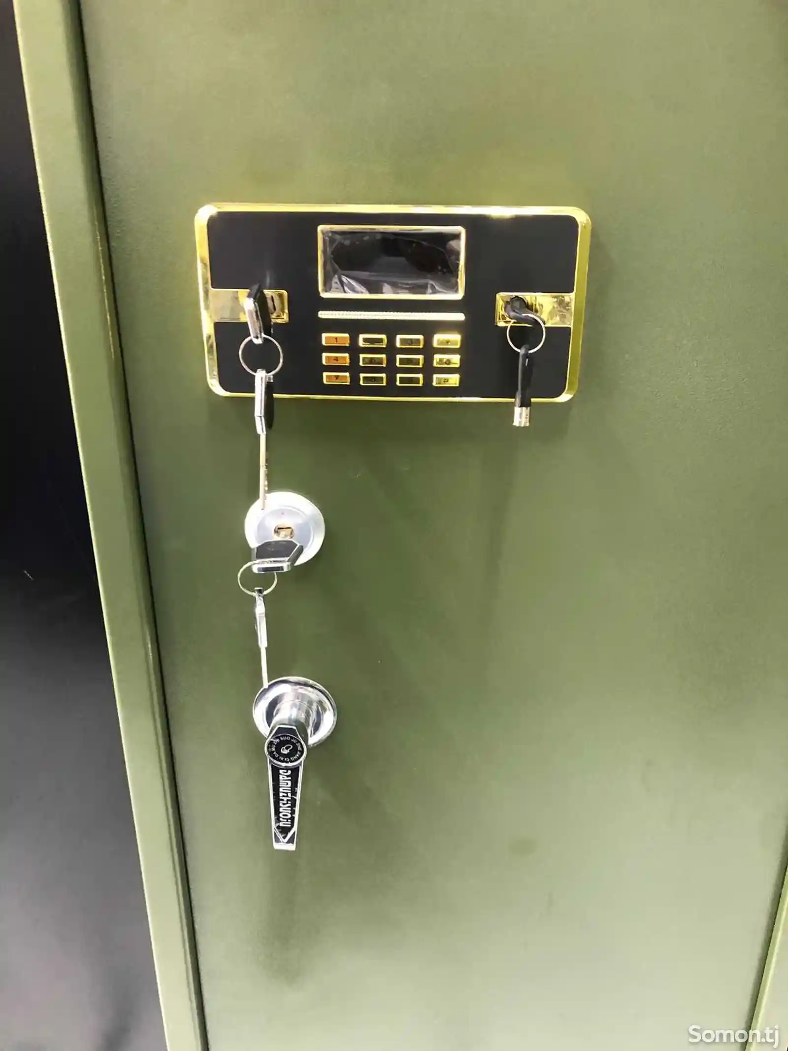 Оружейный сейф с двумя ключами и цифровой код-11