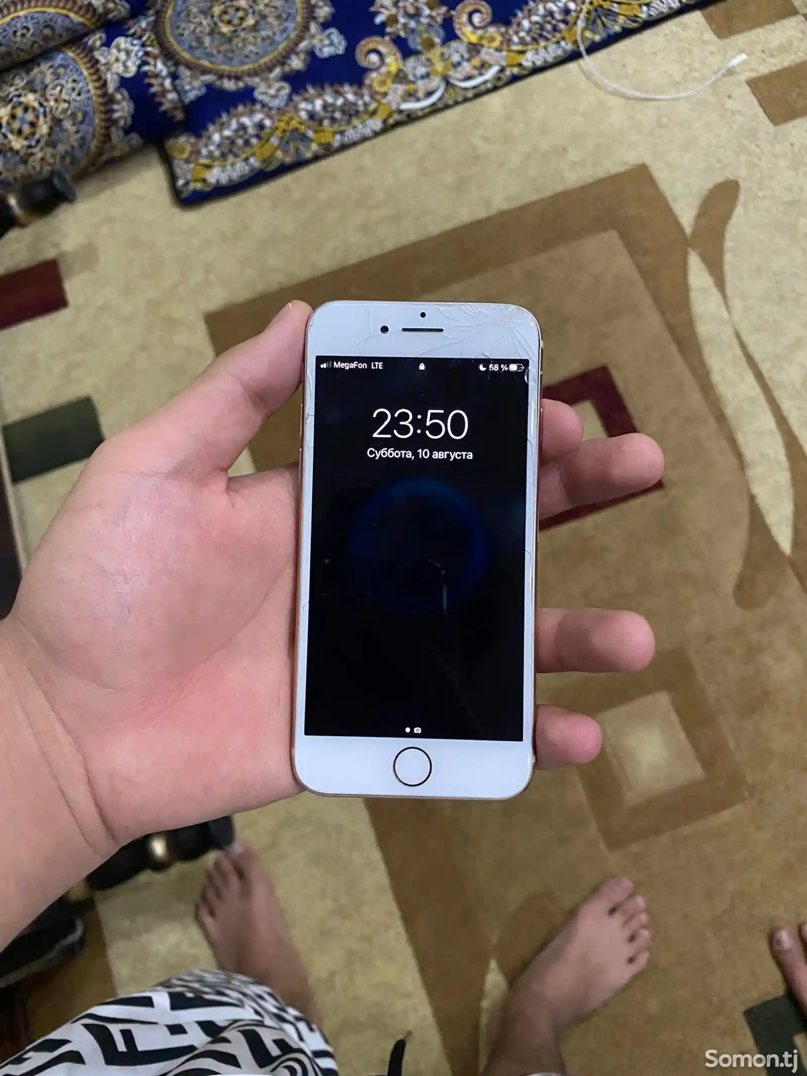 Apple iPhone 8, 64 gb, Gold-1