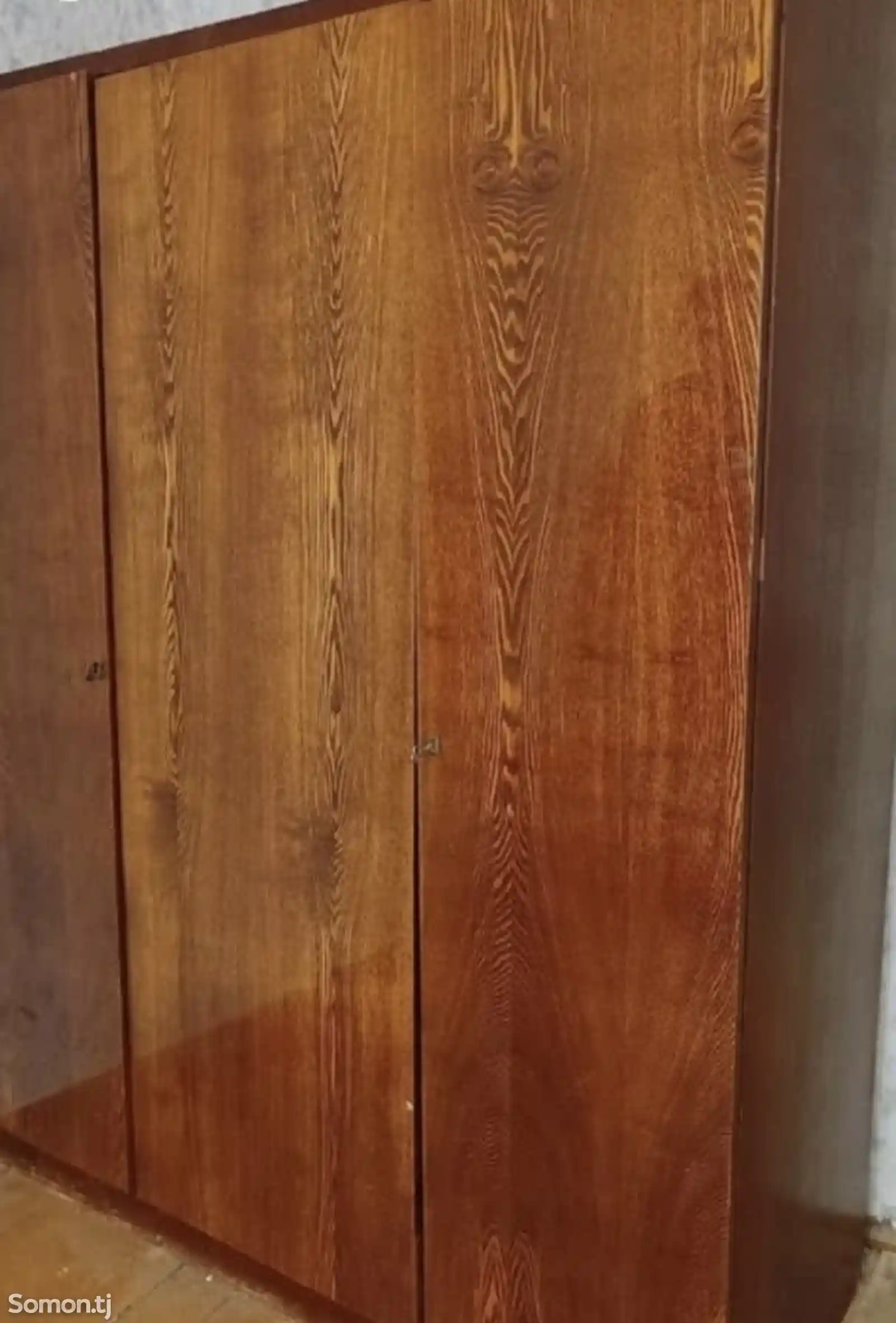 Германский старинный шкаф из дерева