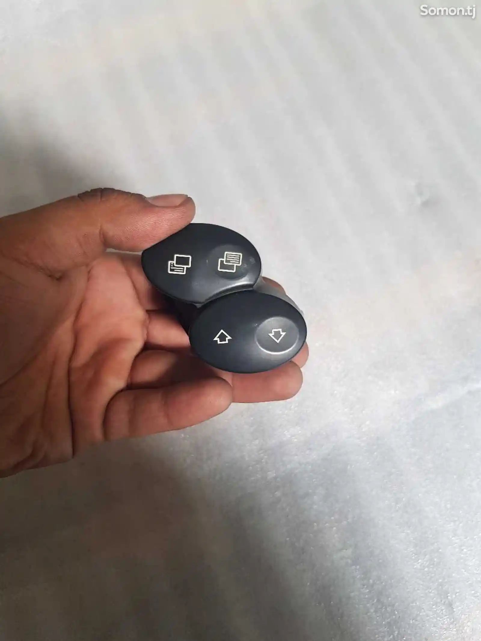Кнопка руля от Mercedes-Benz w211-1