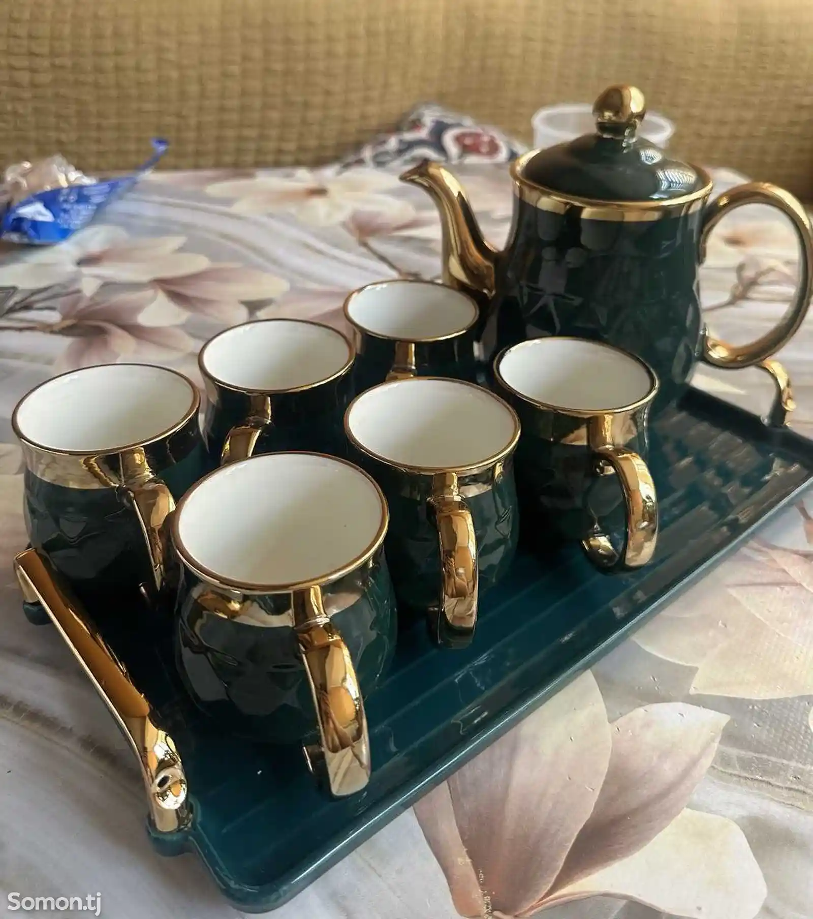 Комплект чайника с чашками и подносом 6 персон-1