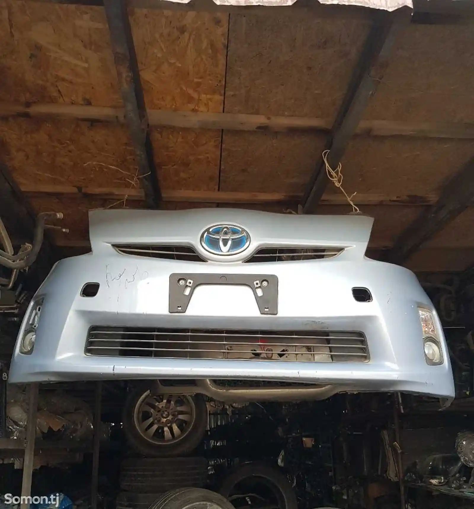 Бампер от Toyota Prius-2