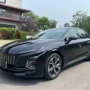 Hongqi E-QM5, 2022